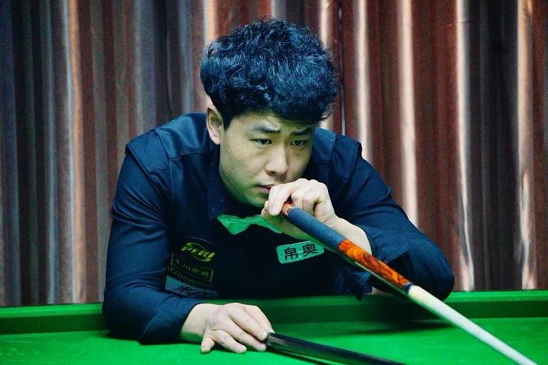 数千小时的 数千小时的